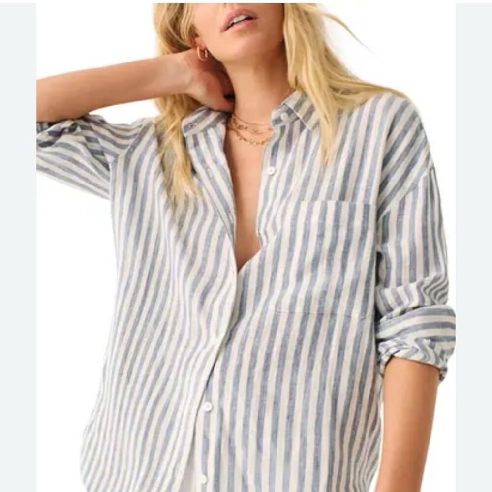 Universal Thread Blue and White Striped Button Down Shirt